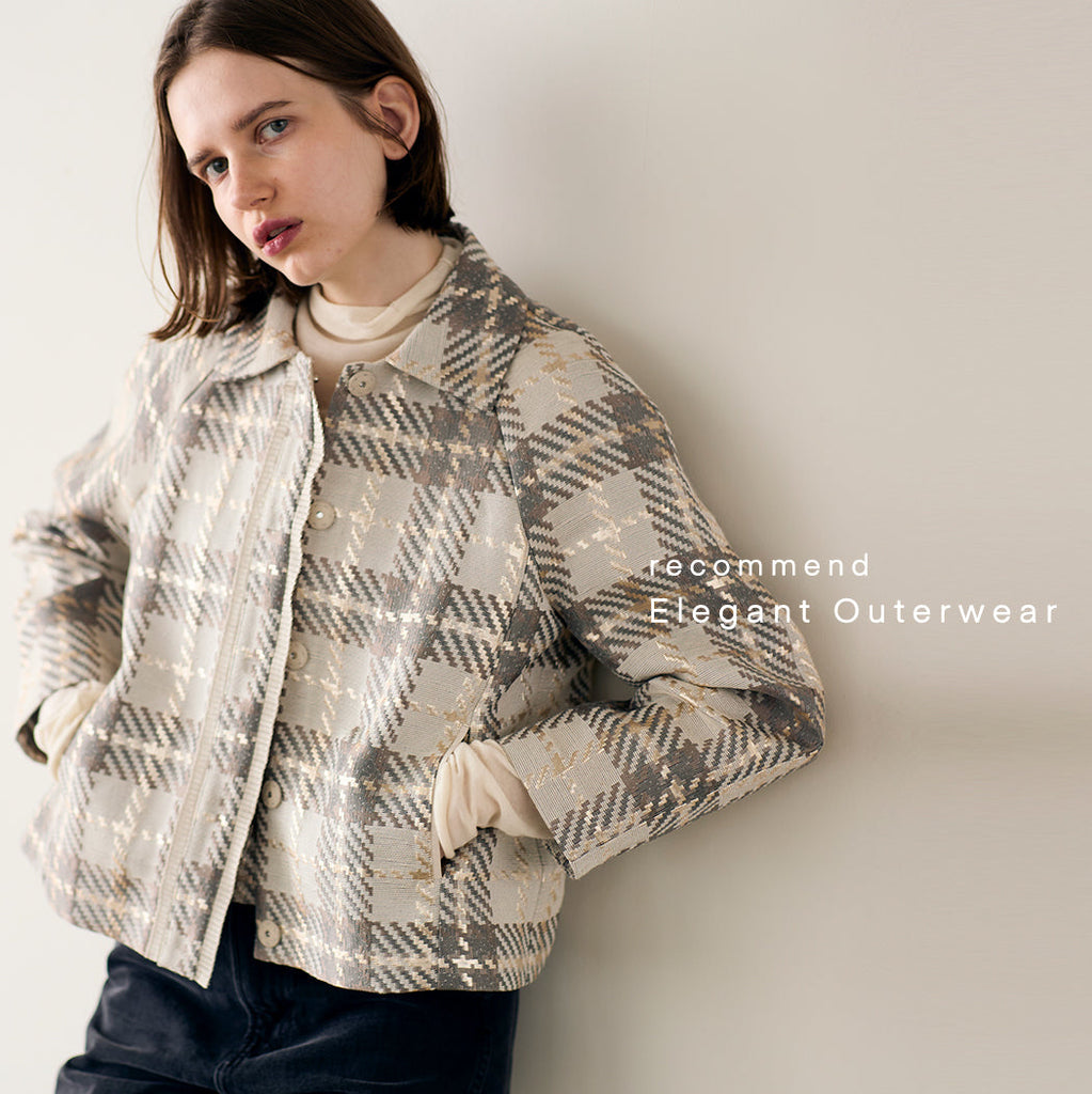 冬に映えるモードな華やぎアウター