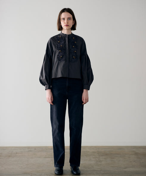 【SOI-MeME】code embroidery pearl blouse