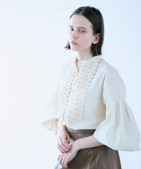 【再入荷】modern tuck frill blouse