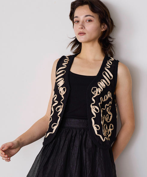 【SOI-MeME】code embroidery diamond tuck vest