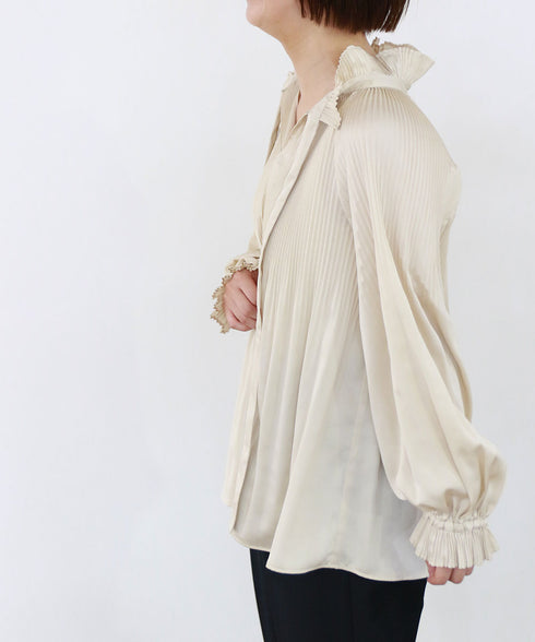 accordion pleats blouse