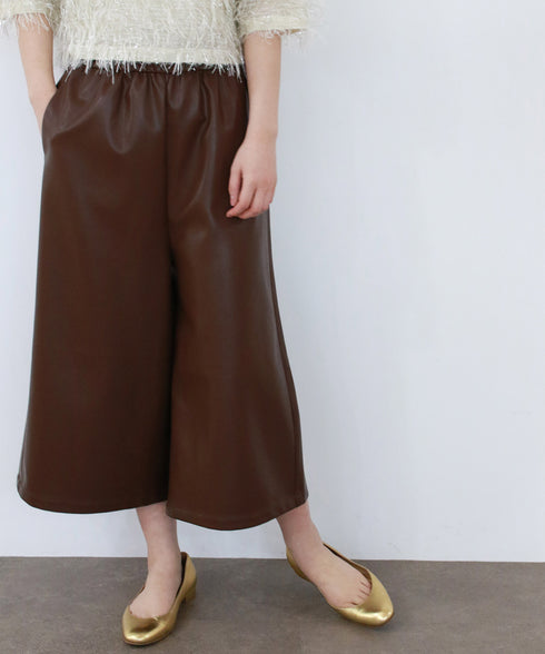 soft eco-leather half pants