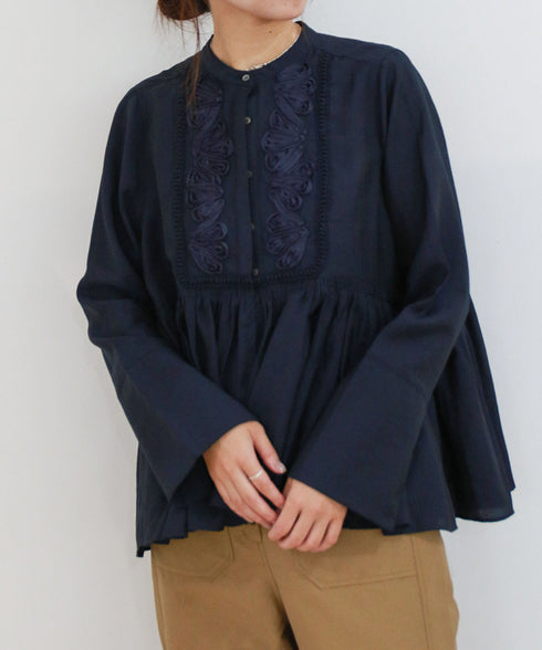 【SOI-MeME】code embroidery diamond tuck blouse