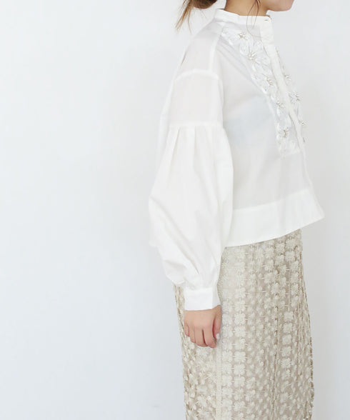【SOI-MeME】code embroidery pearl blouse
