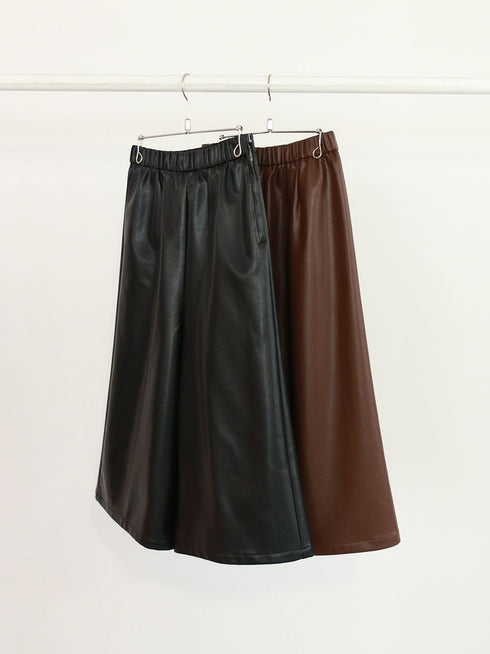 soft eco-leather half pants