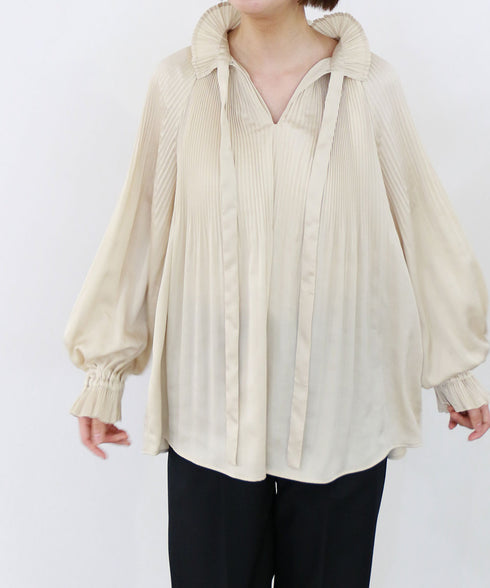 accordion pleats blouse